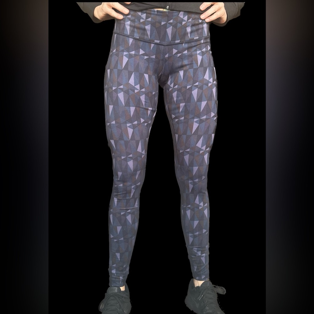 Size 6 lulu lemon wonder under leggings. Multi colored. Great condition.